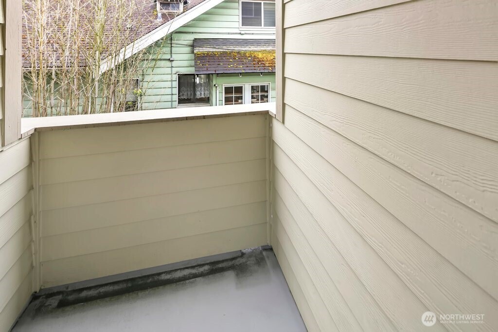 4418 Corliss Avenue N Unit: B