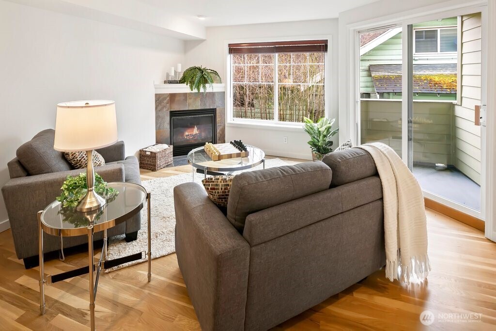 4418 Corliss Avenue N Unit: B