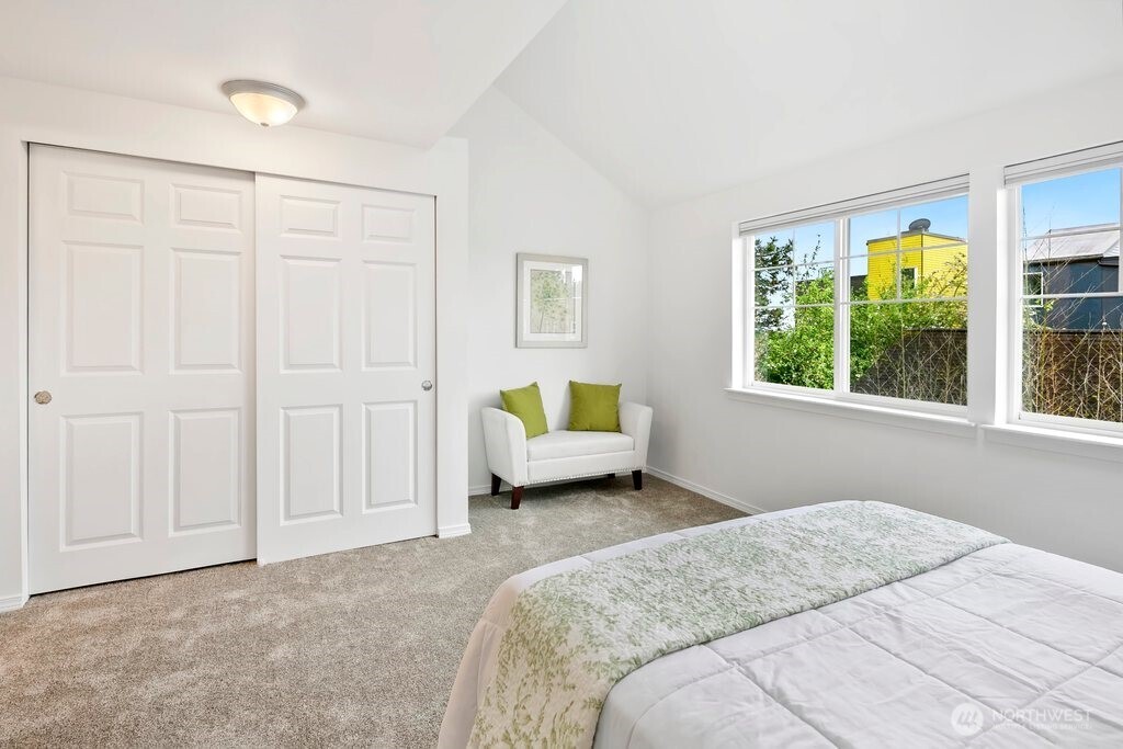 4418 Corliss Avenue N Unit: B