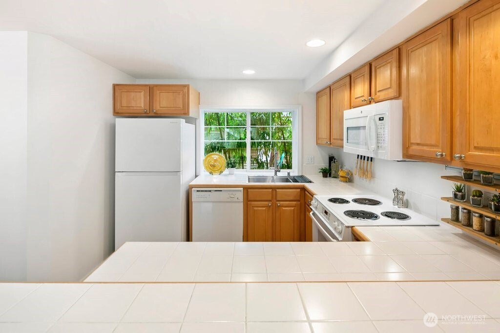 4418 Corliss Avenue N Unit: B