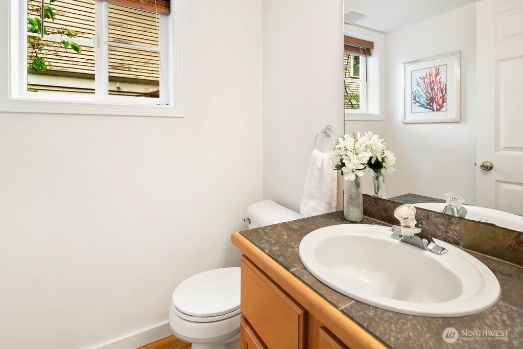 4418 Corliss Avenue N Unit: B