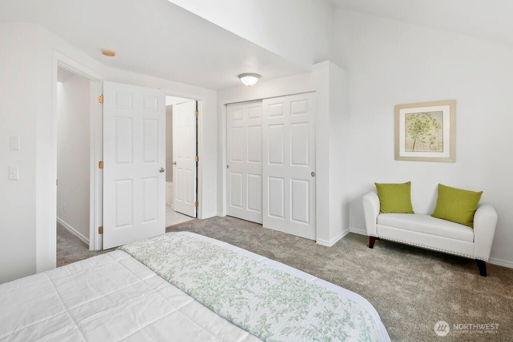 4418 Corliss Avenue N Unit: B