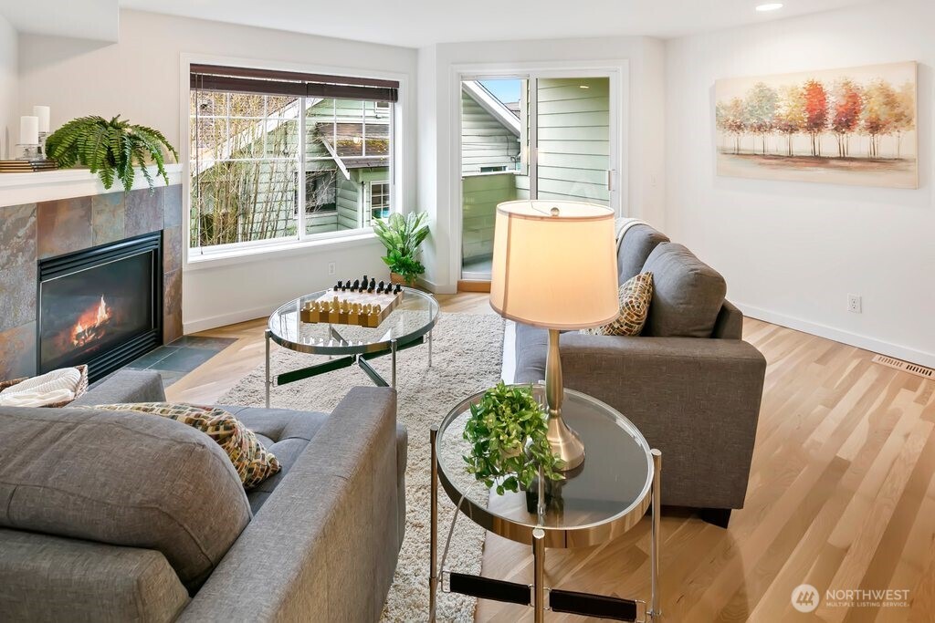 4418 Corliss Avenue N Unit: B