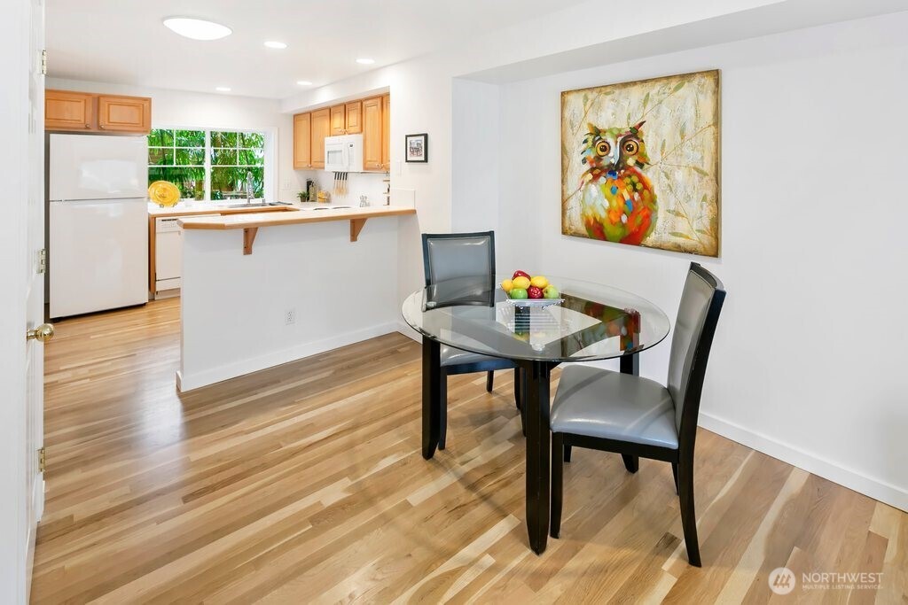 4418 Corliss Avenue N Unit: B