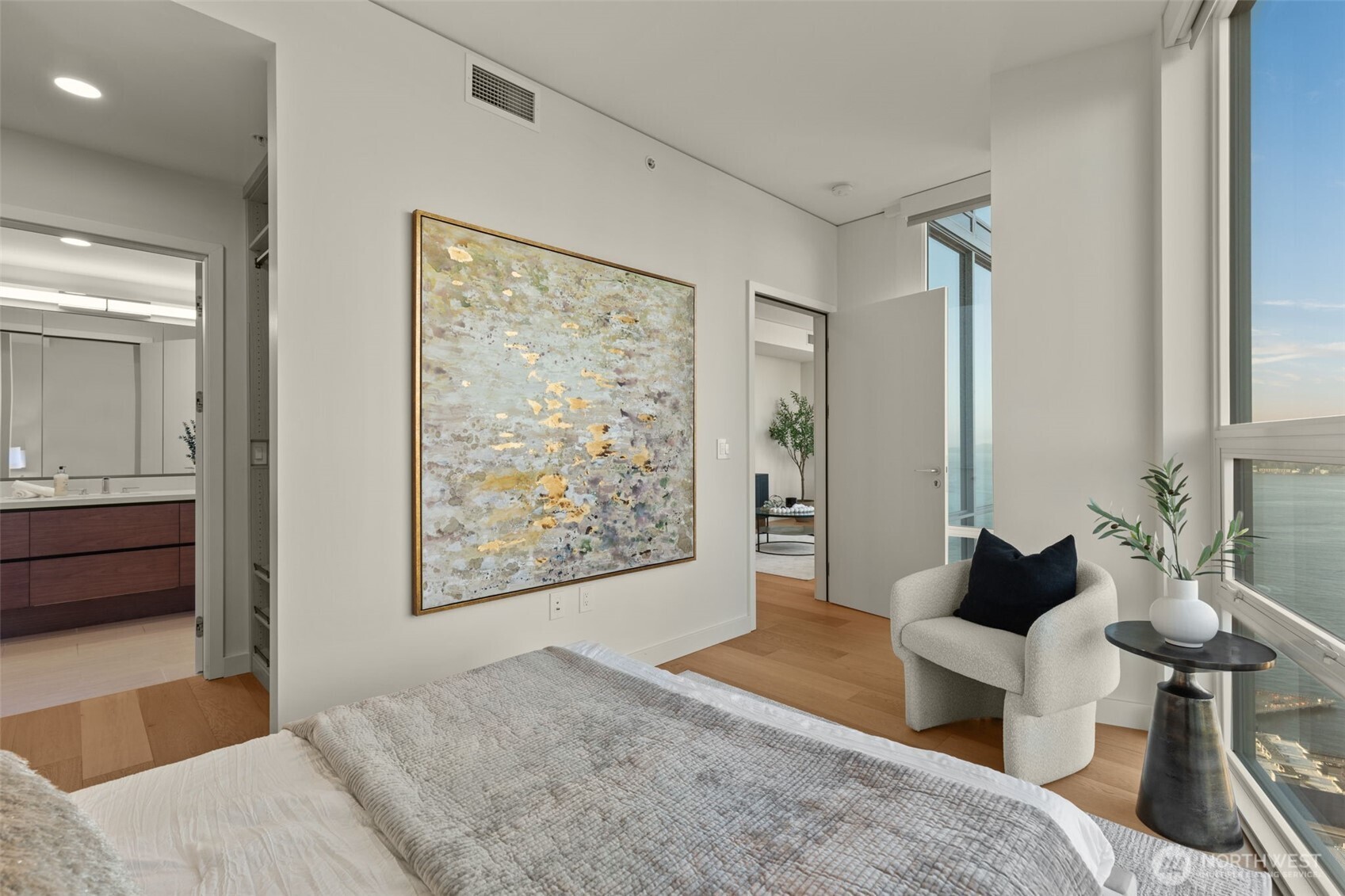 121 Stewart Street Unit: 2807