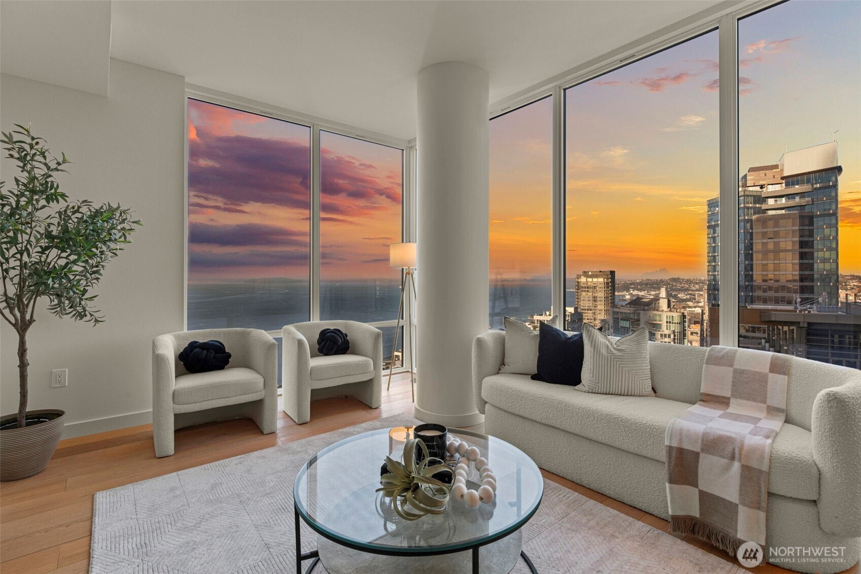 121 Stewart Street Unit: 2807