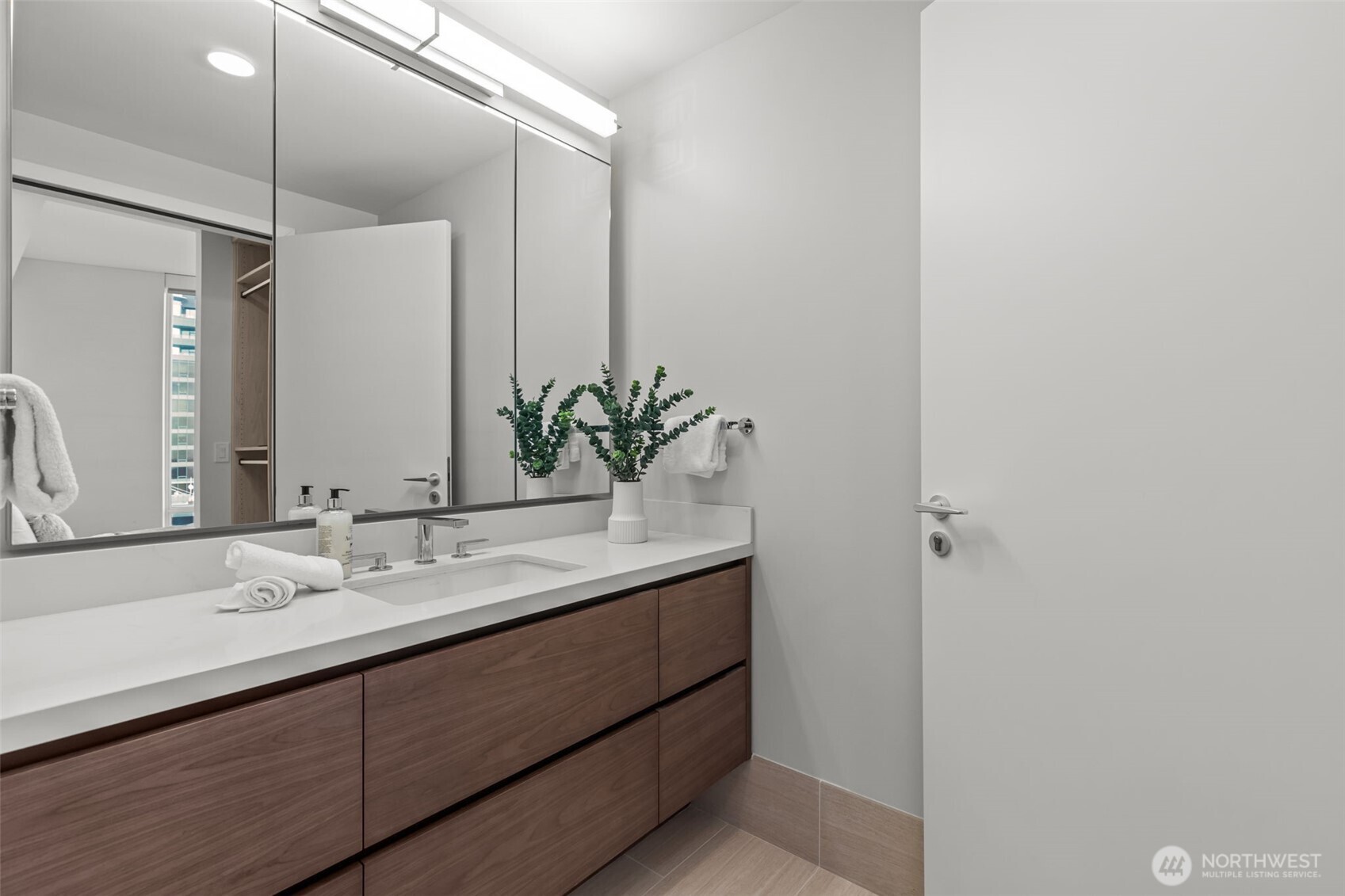 121 Stewart Street Unit: 2807