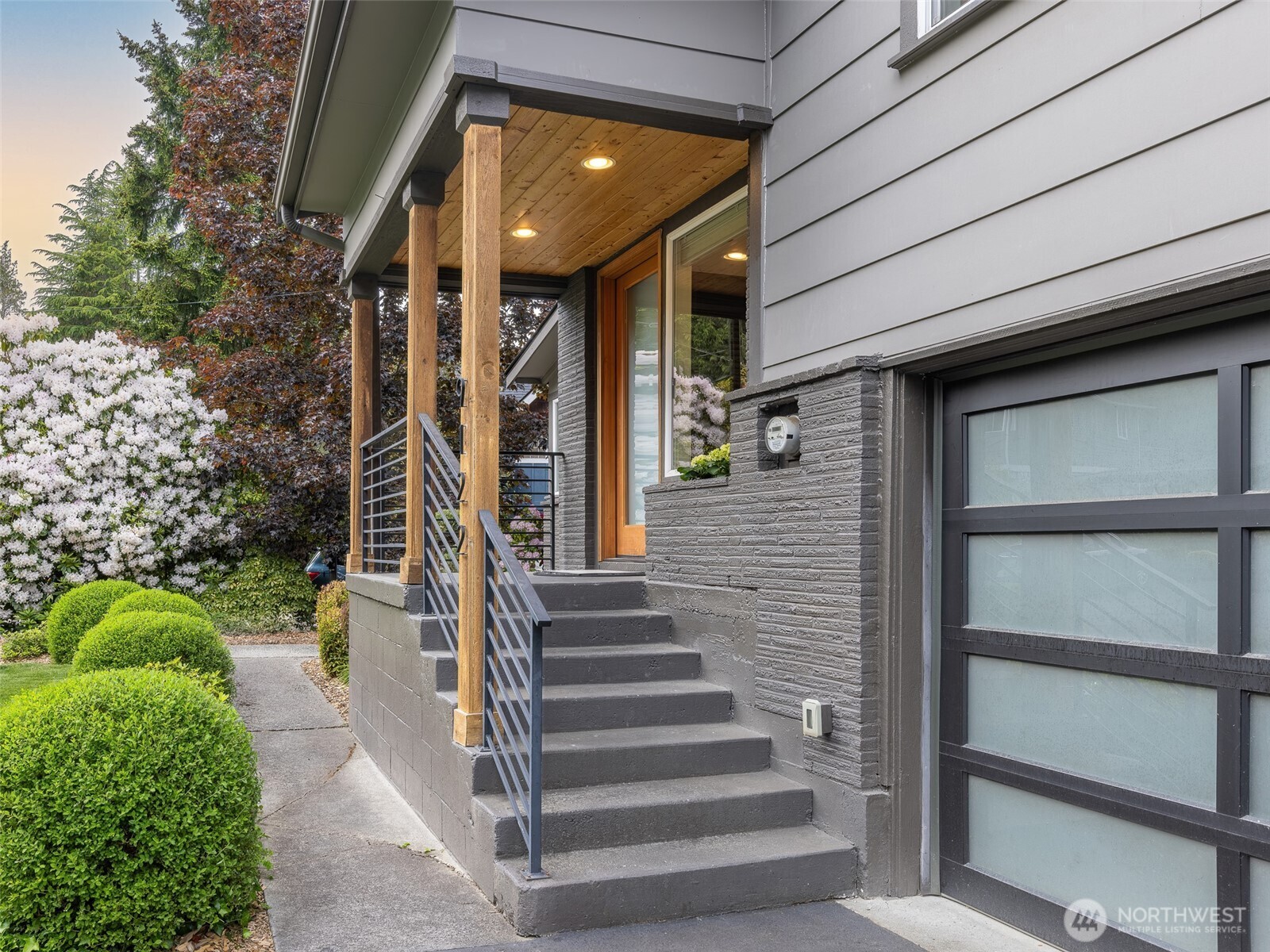 9122 Matthews Avenue NE