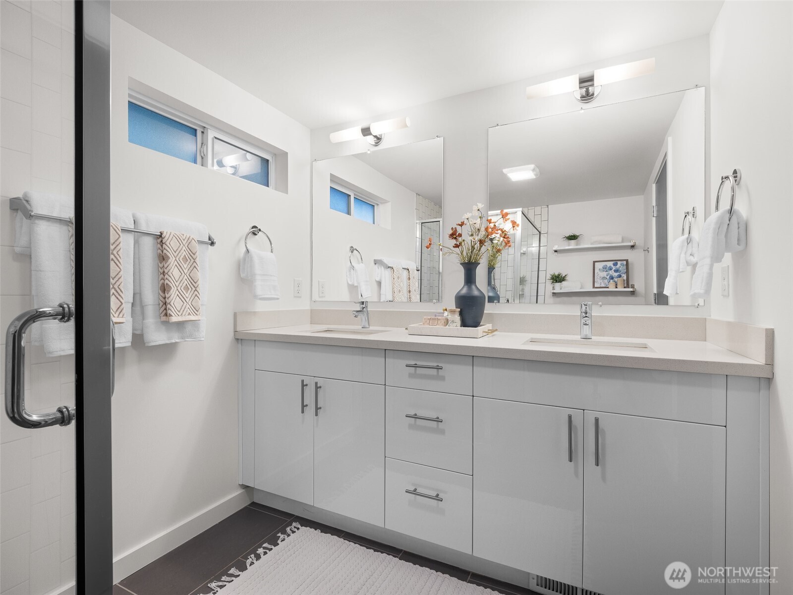 9122 Matthews Avenue NE