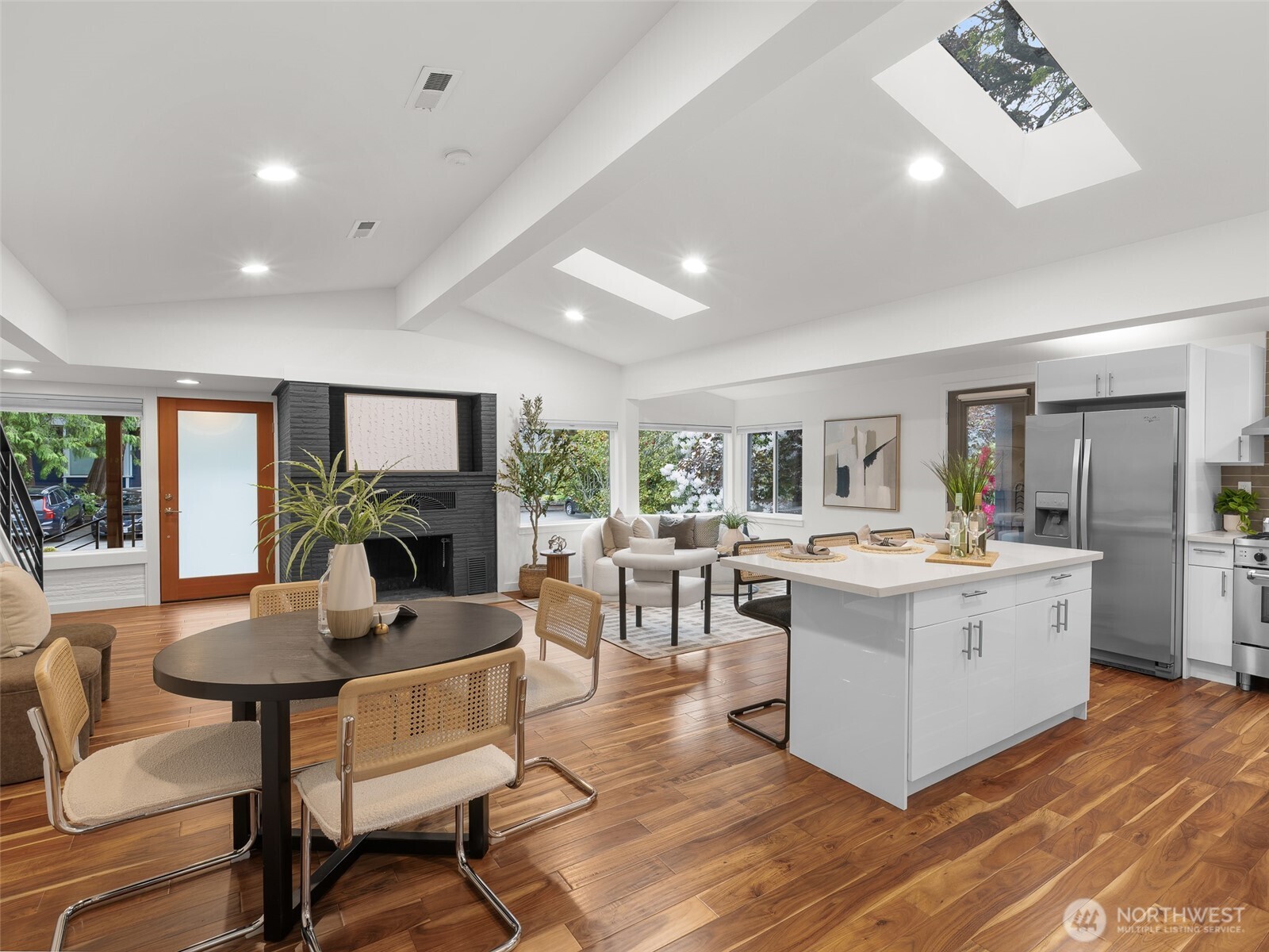 9122 Matthews Avenue NE