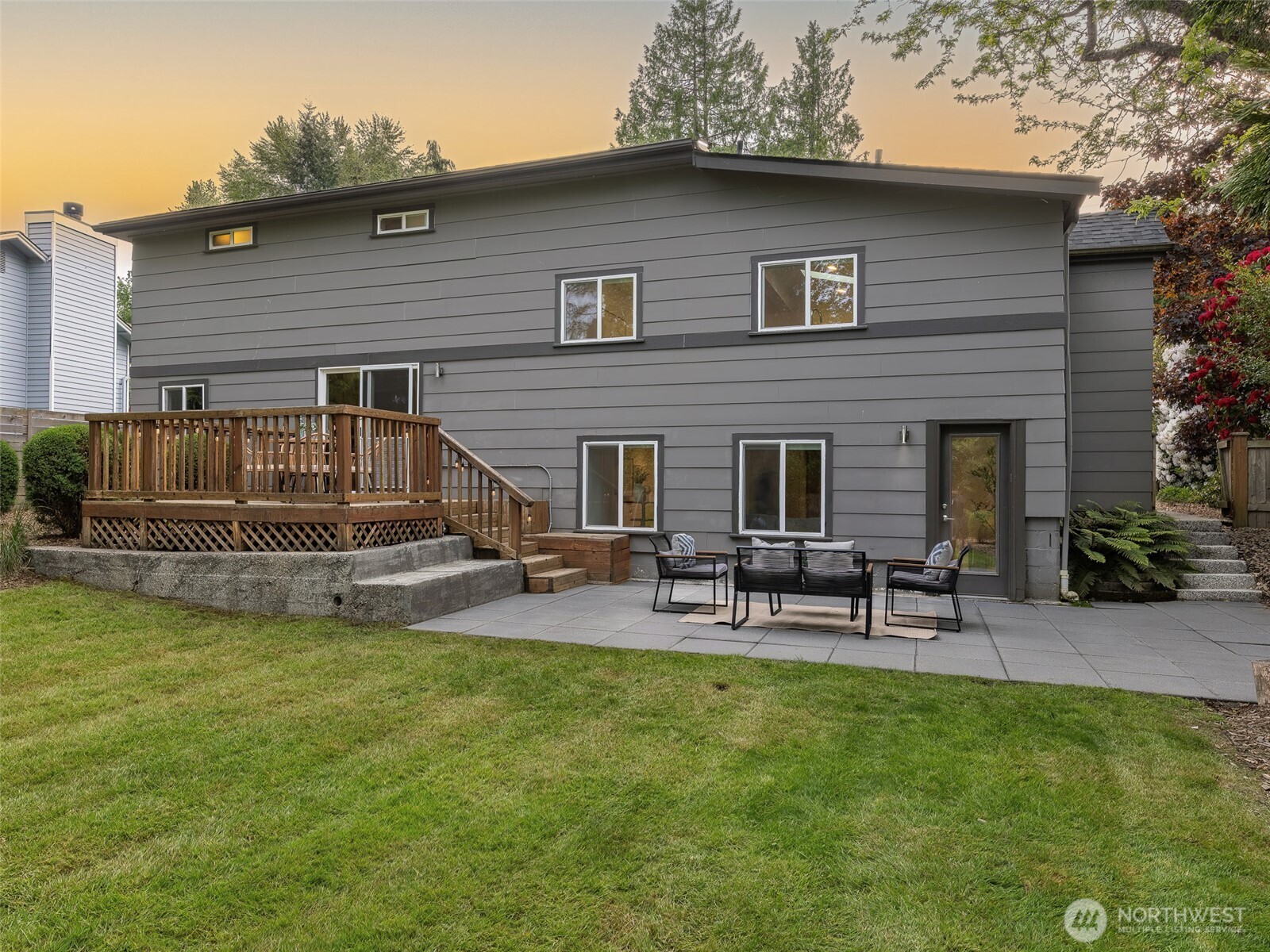 9122 Matthews Avenue NE