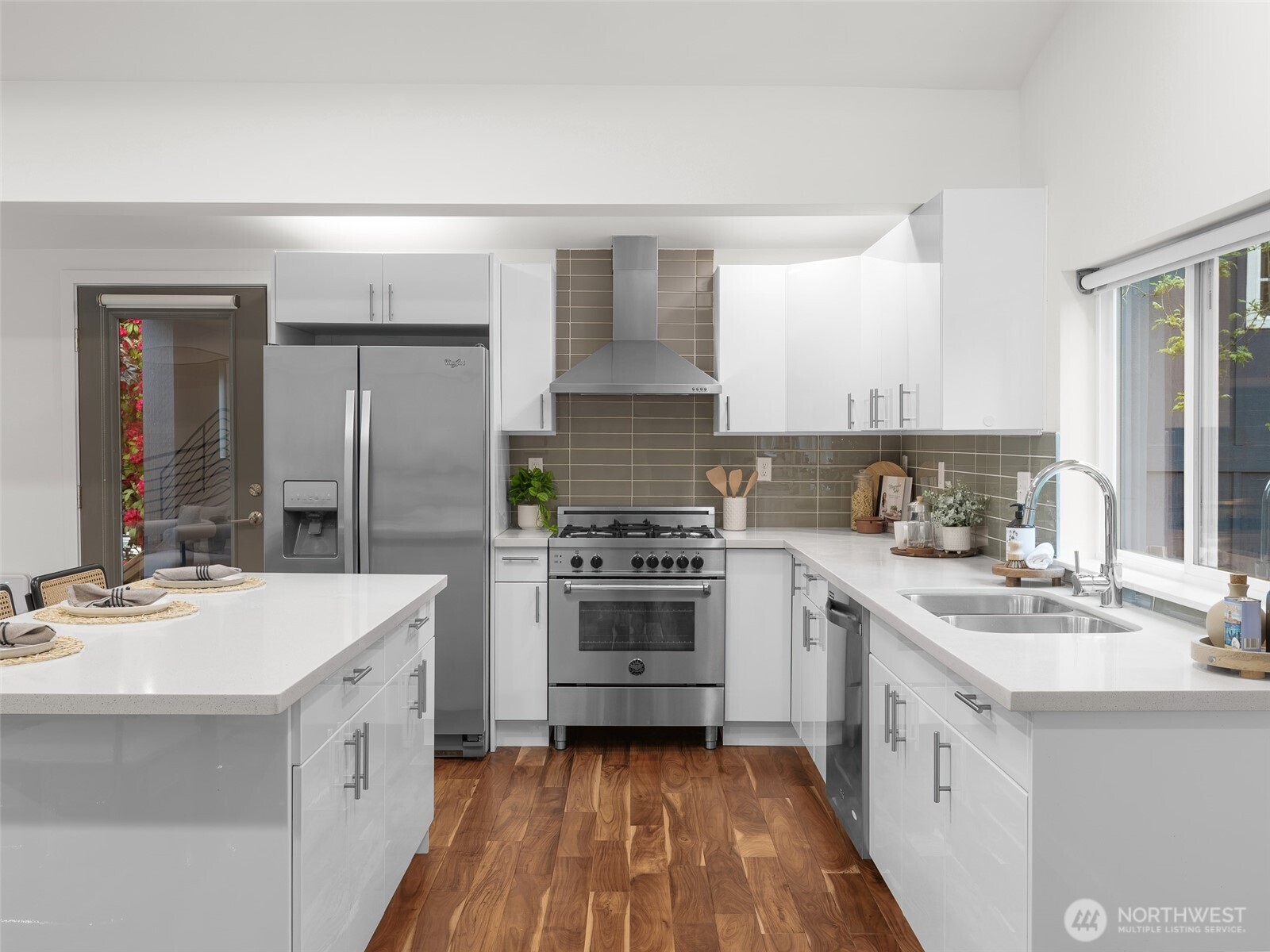 9122 Matthews Avenue NE