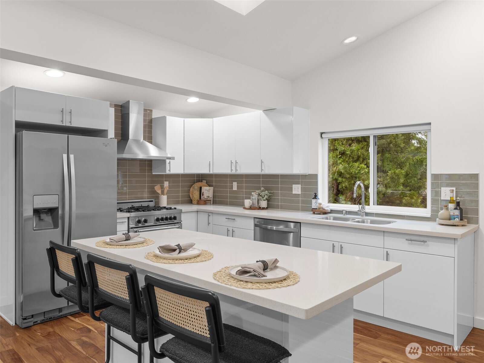 9122 Matthews Avenue NE