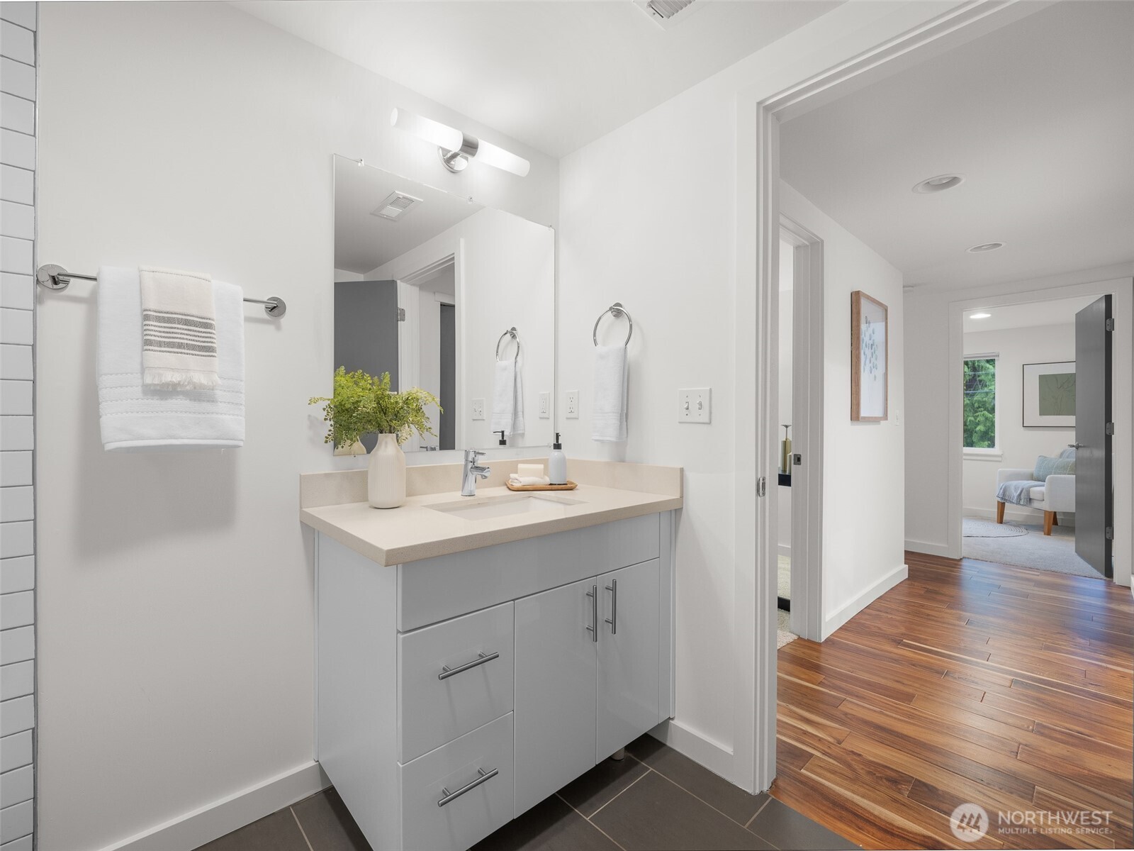 9122 Matthews Avenue NE