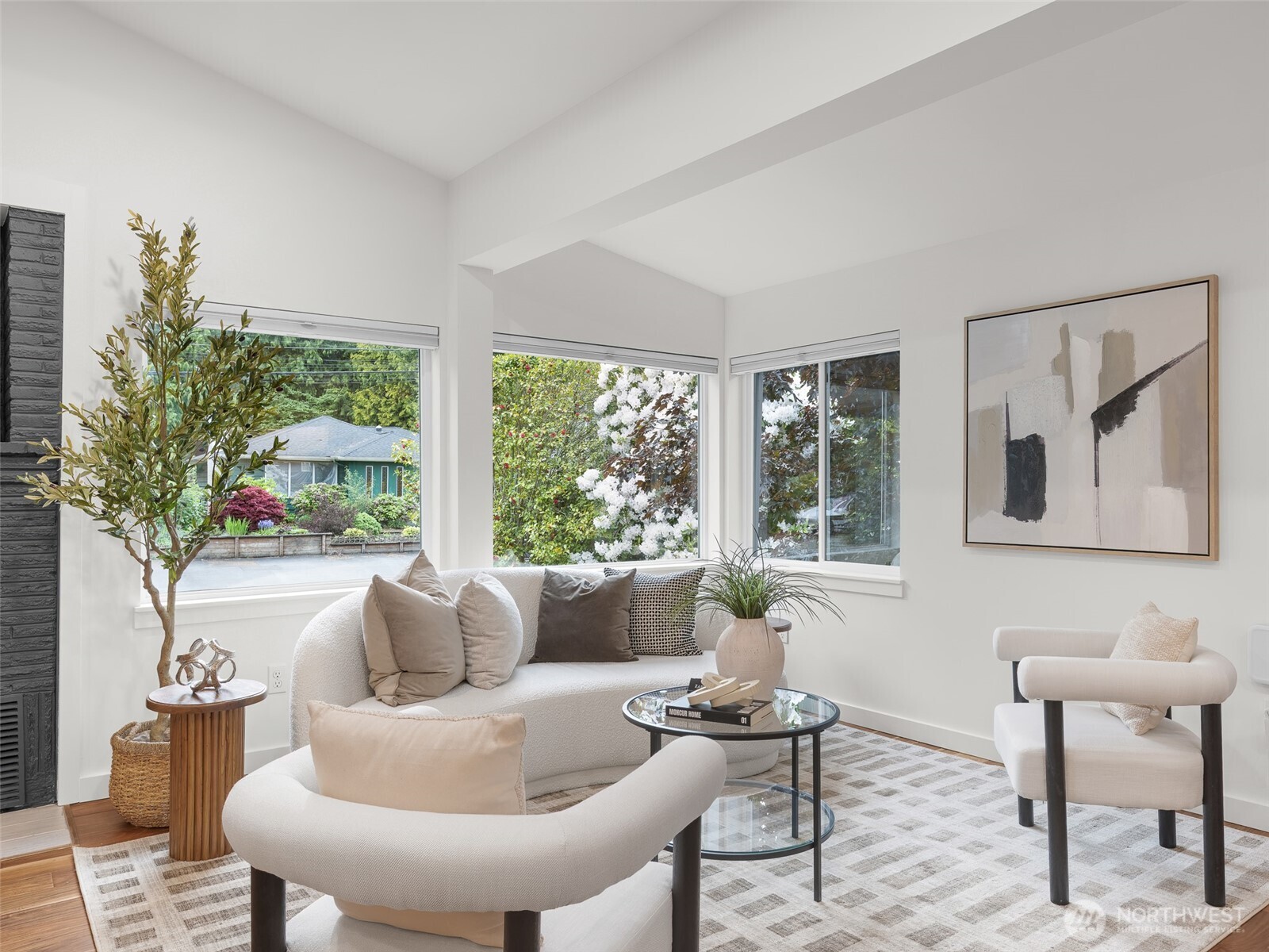 9122 Matthews Avenue NE