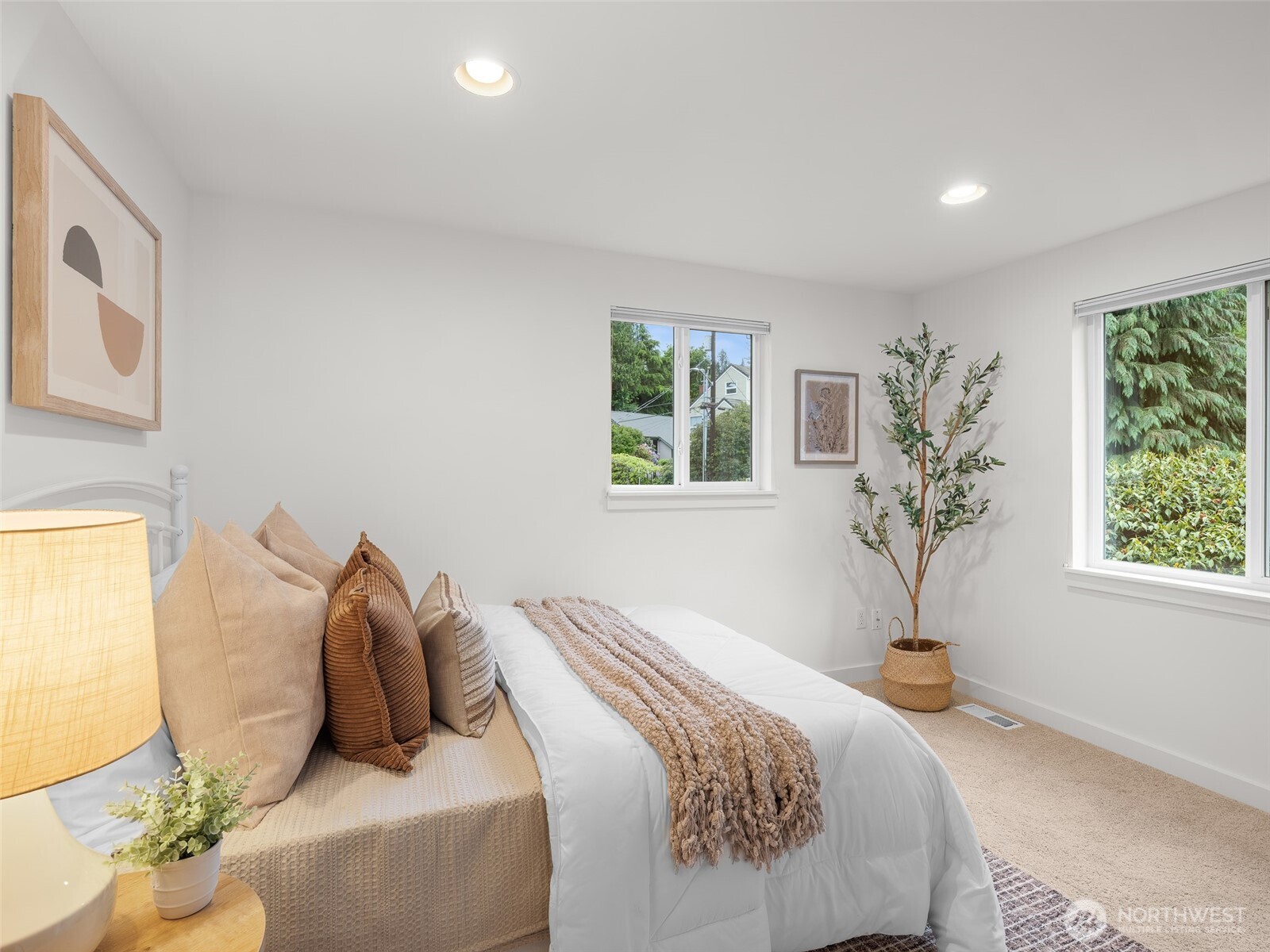 9122 Matthews Avenue NE