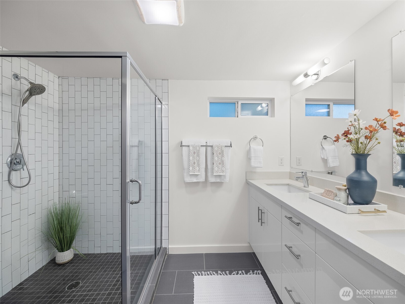 9122 Matthews Avenue NE