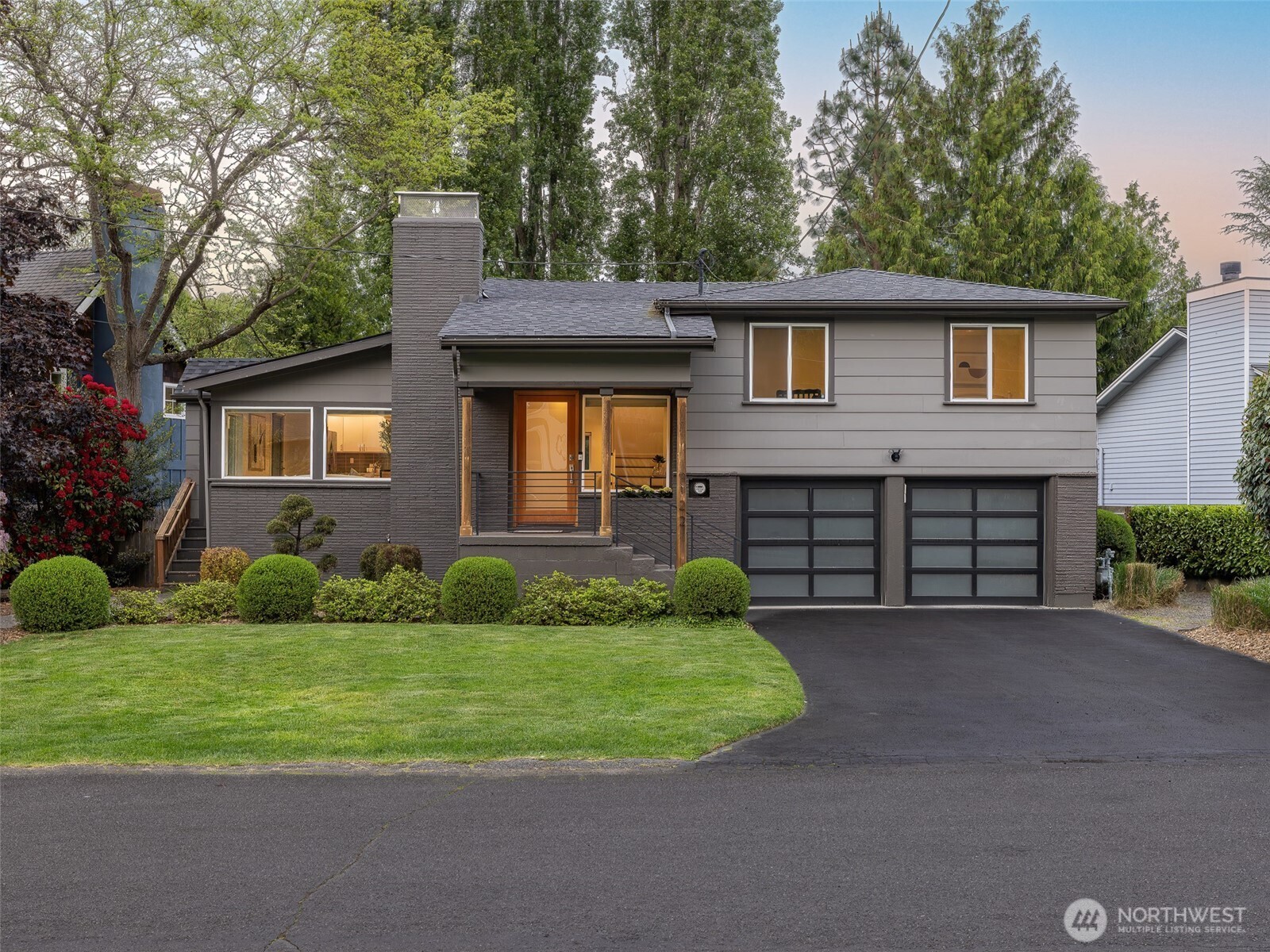 9122 Matthews Avenue NE