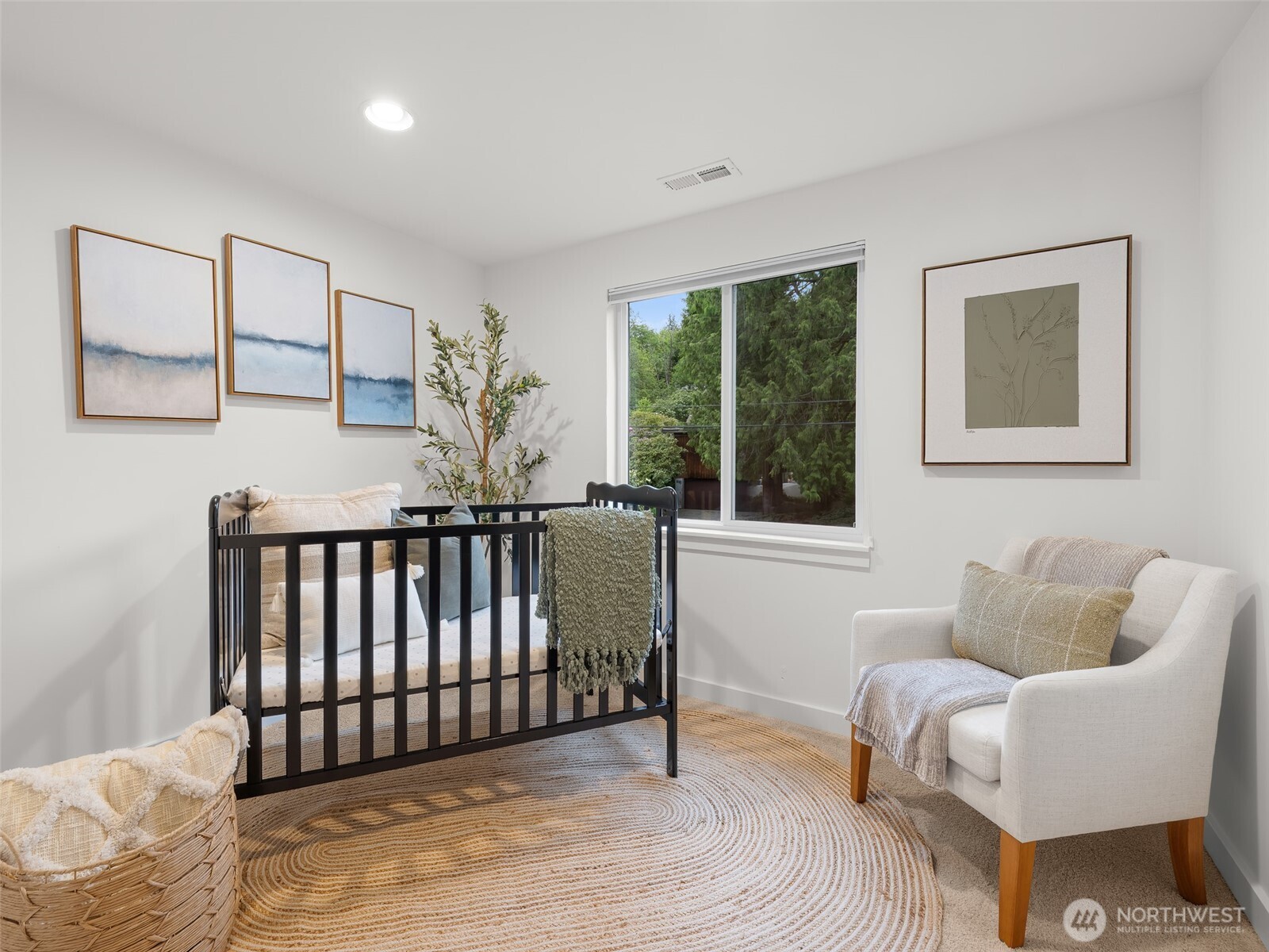 9122 Matthews Avenue NE