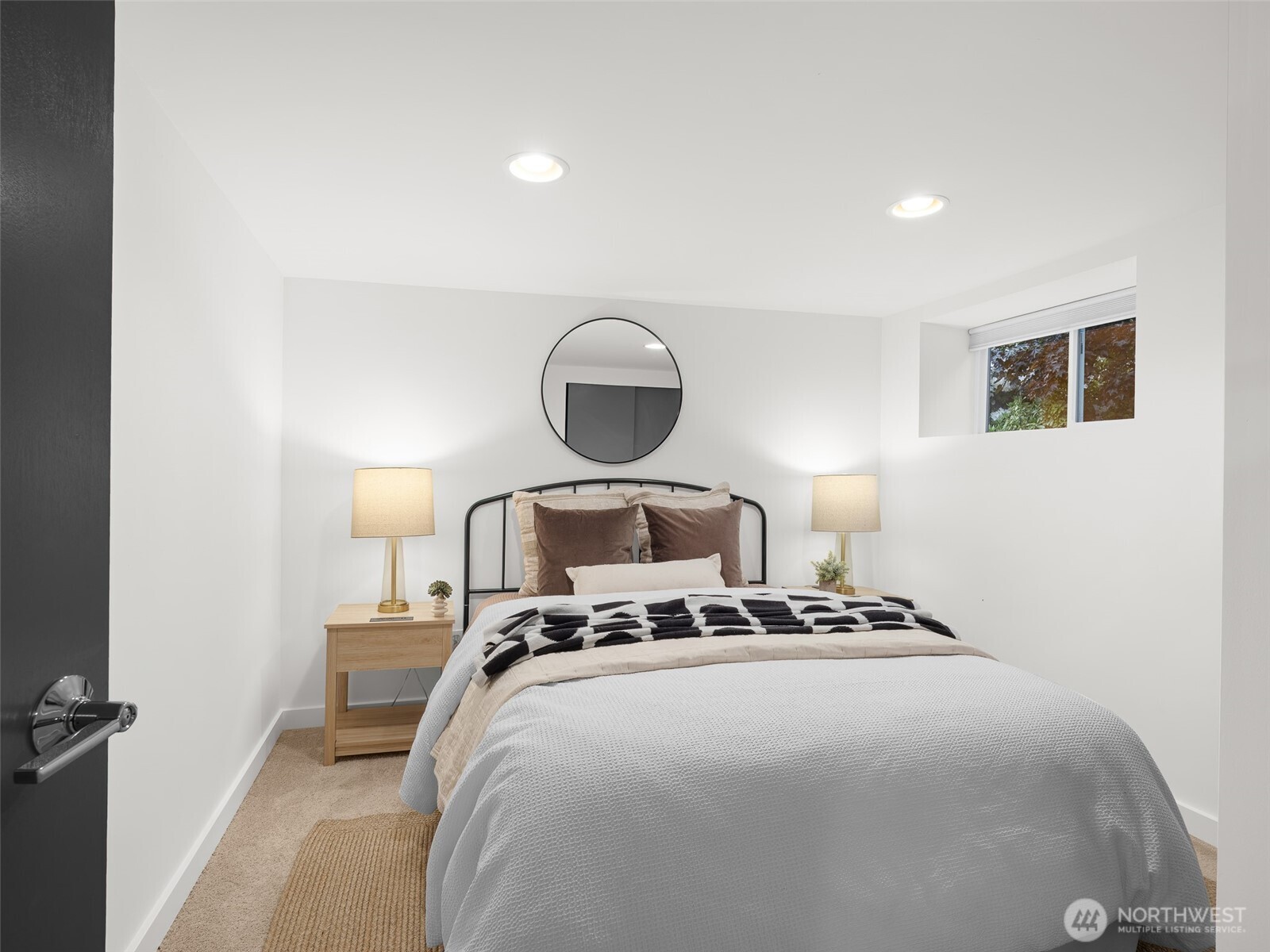 9122 Matthews Avenue NE