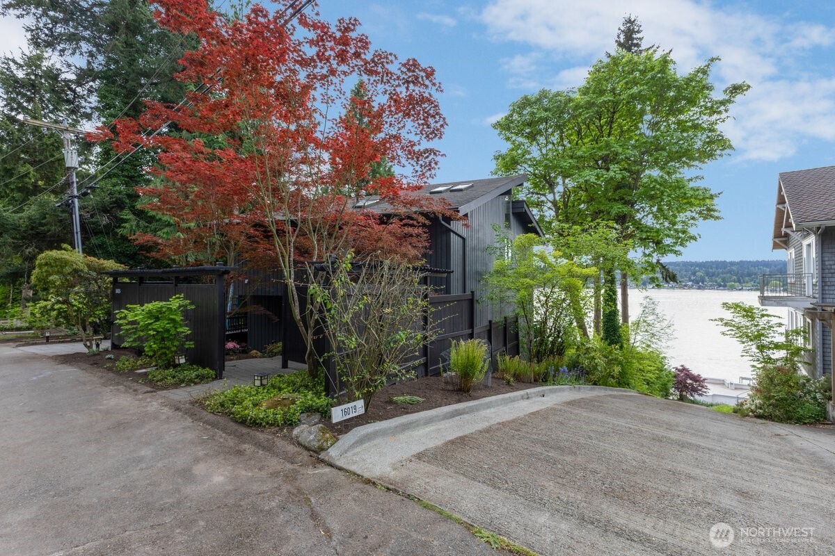 16015 Inglewood Road NE