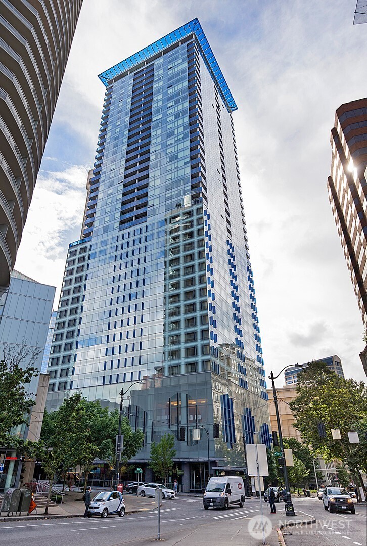 737 Olive Way Unit: 2704