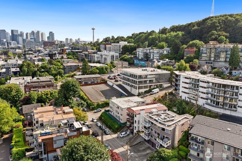 2012 Waverly Place N Unit: 5