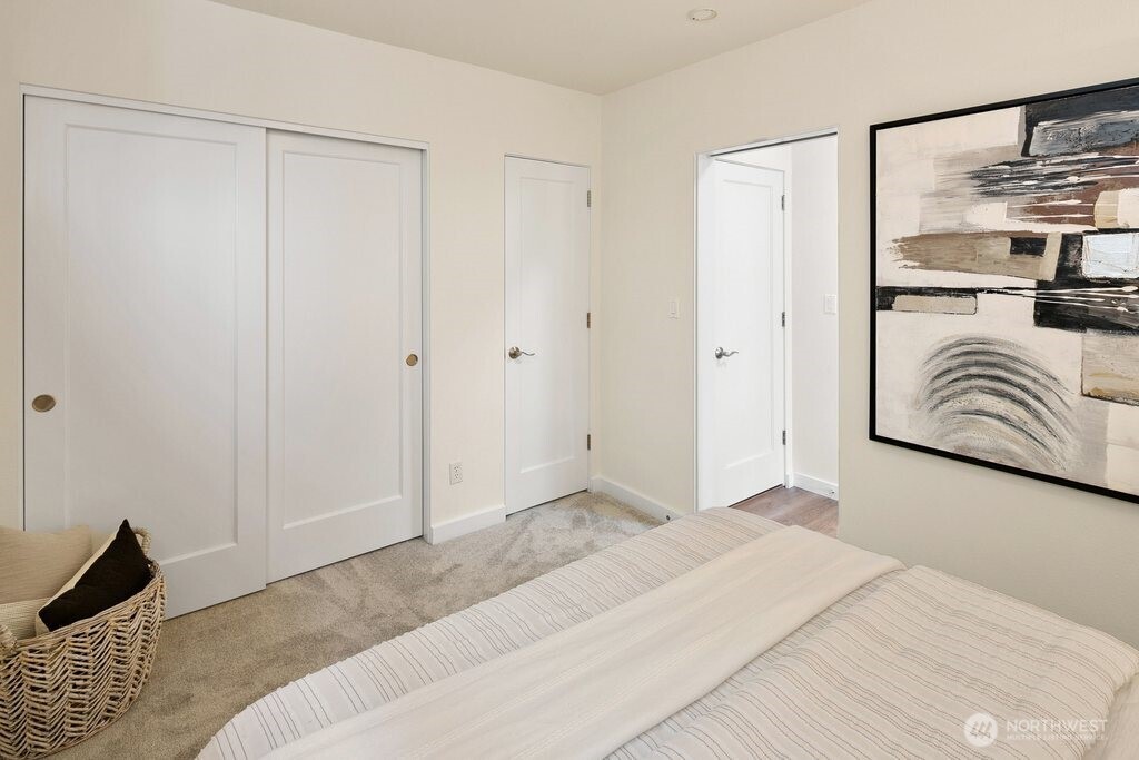 2012 Waverly Place N Unit: 5