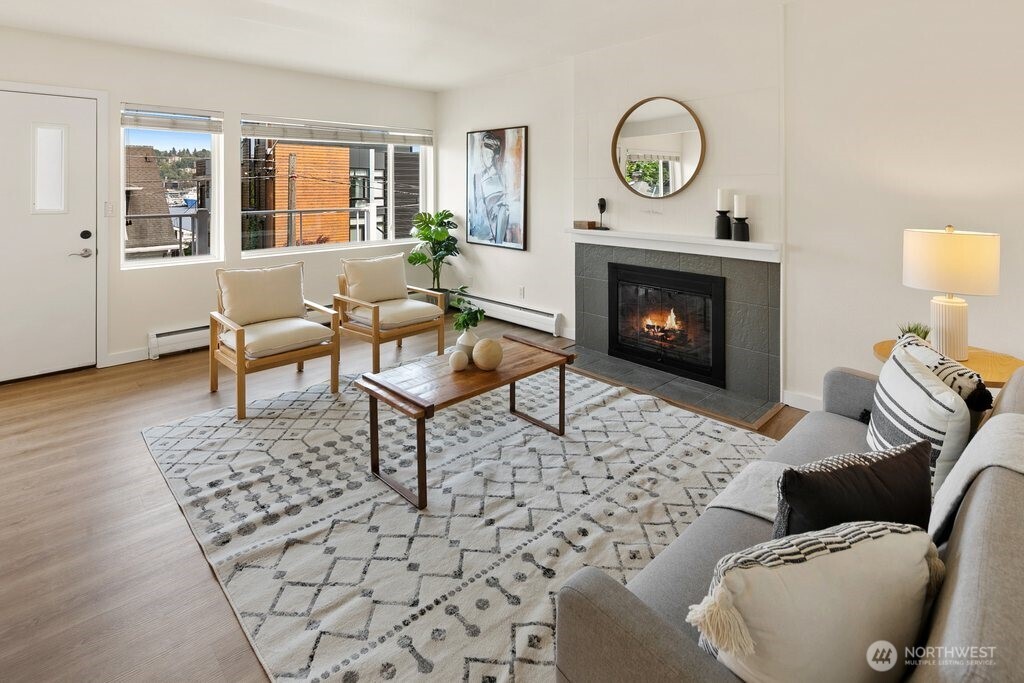 2012 Waverly Place N Unit: 5