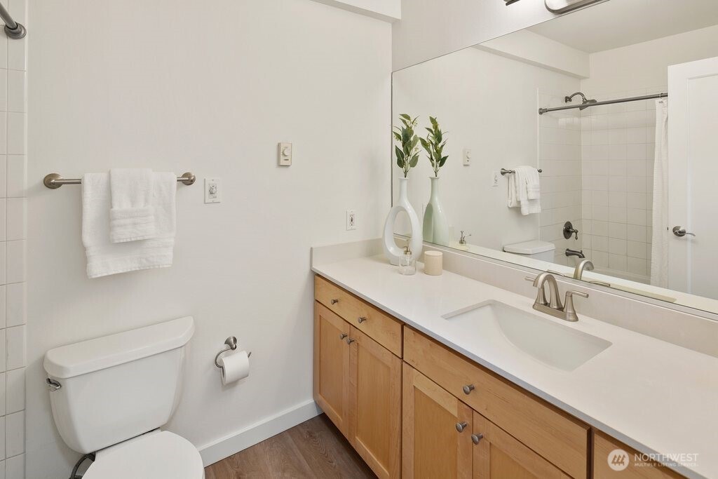 2012 Waverly Place N Unit: 5