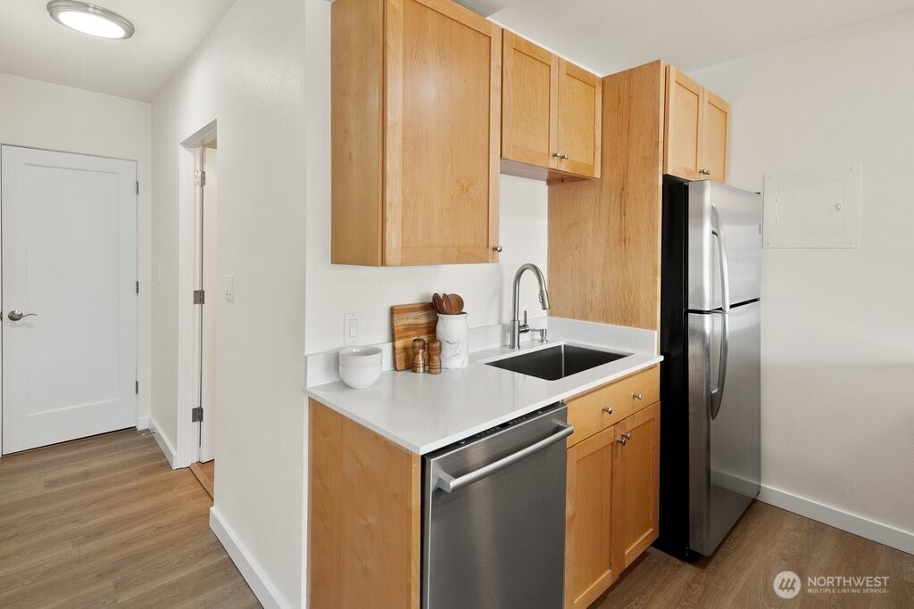 2012 Waverly Place N Unit: 5