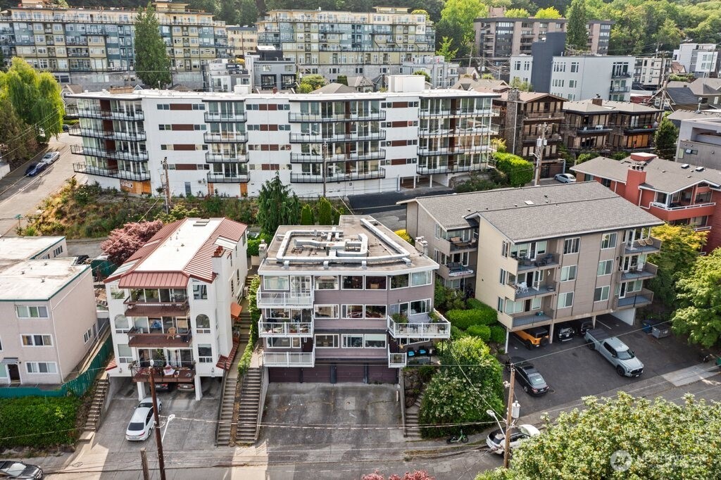 2012 Waverly Place N Unit: 5