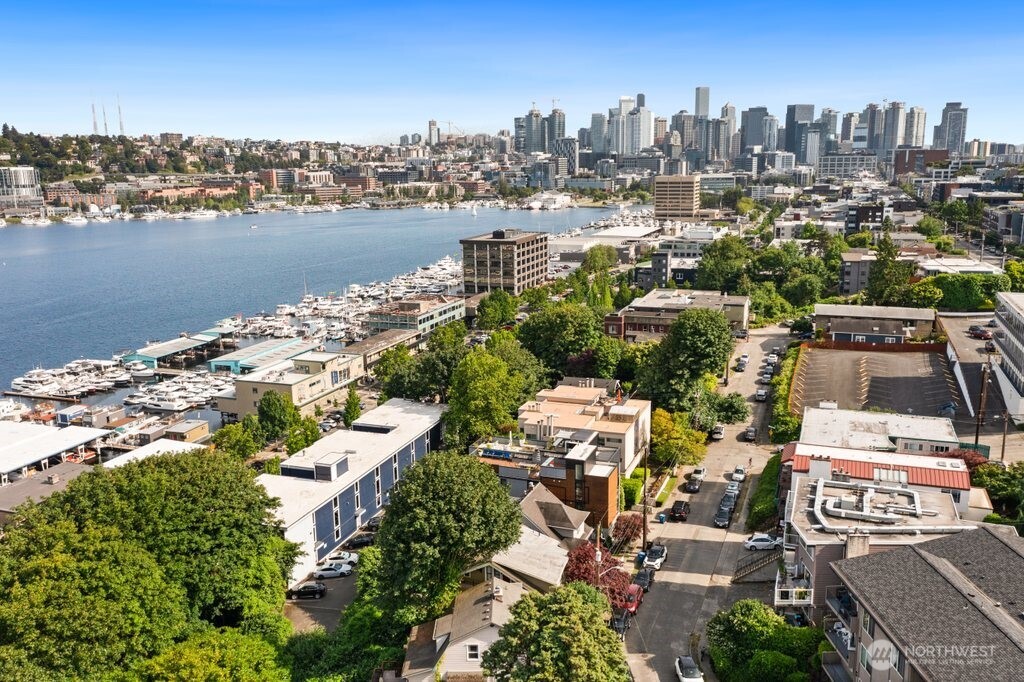 2012 Waverly Place N Unit: 5