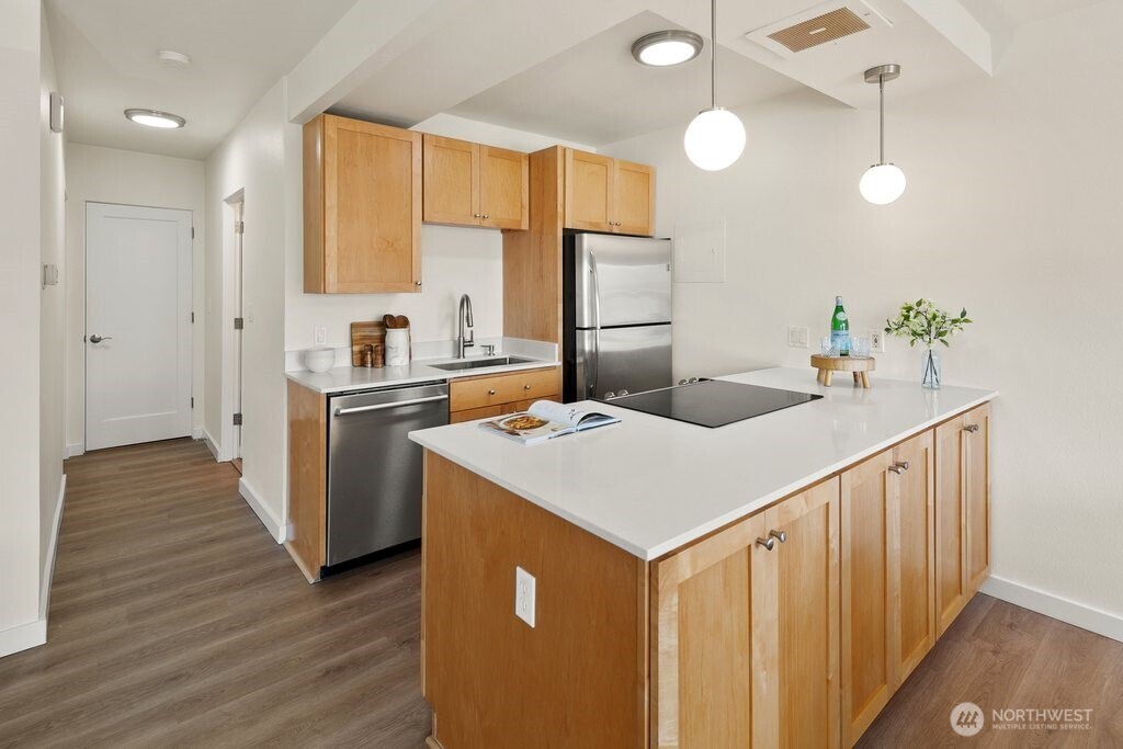 2012 Waverly Place N Unit: 5