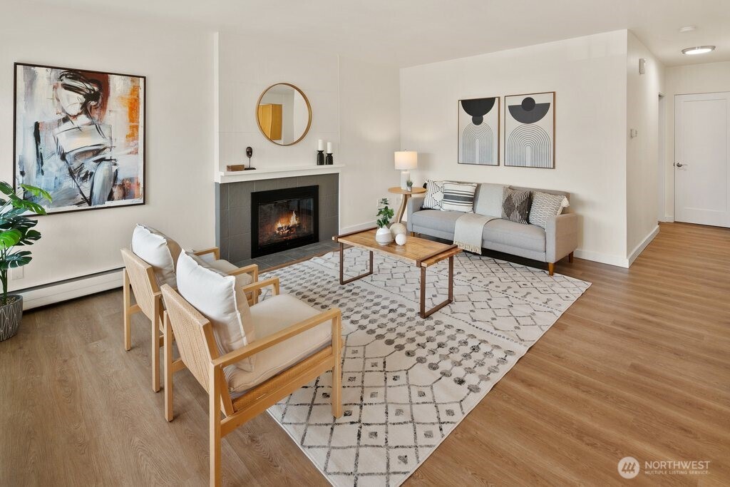 2012 Waverly Place N Unit: 5