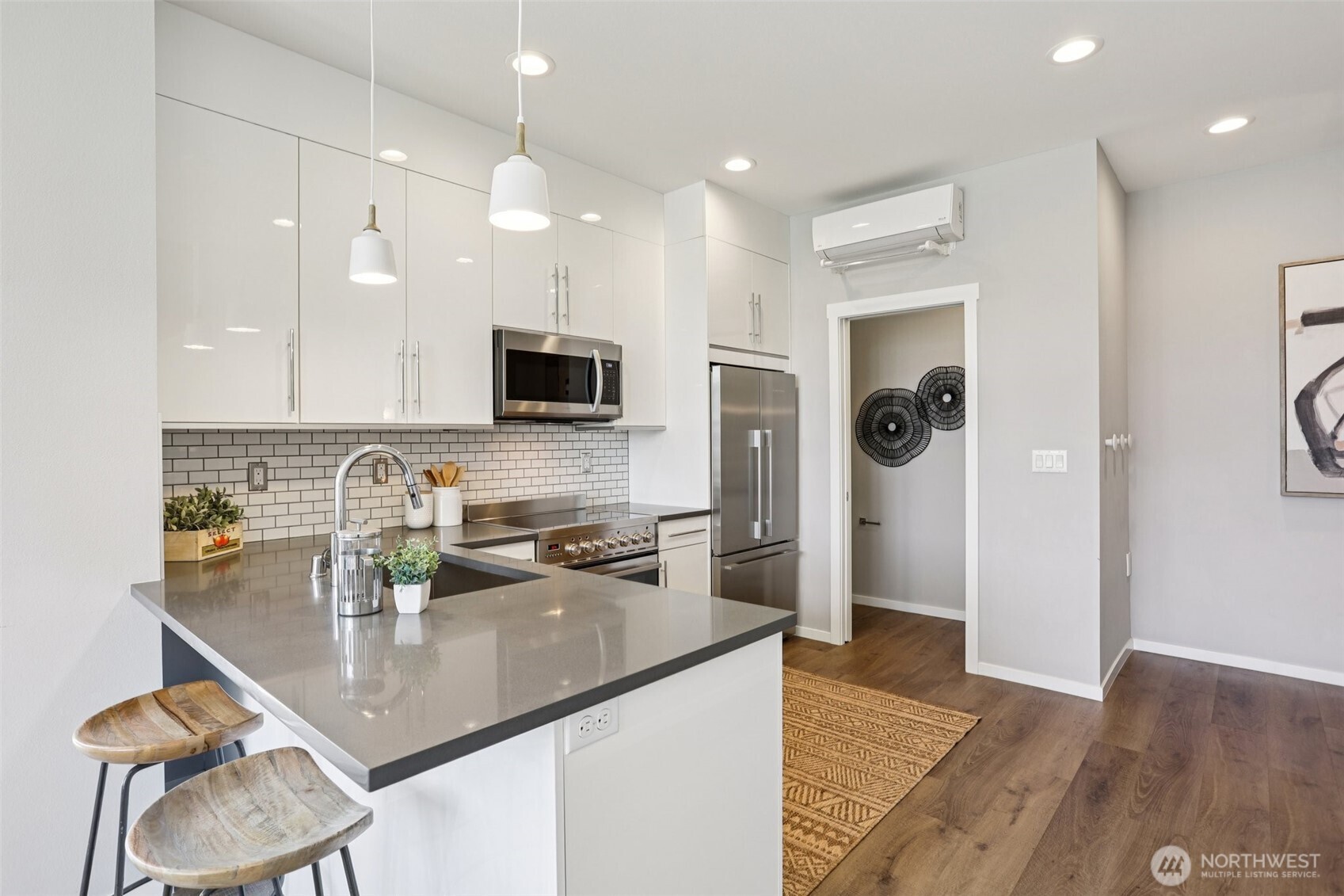 5017 Delridge Way SW Unit: A