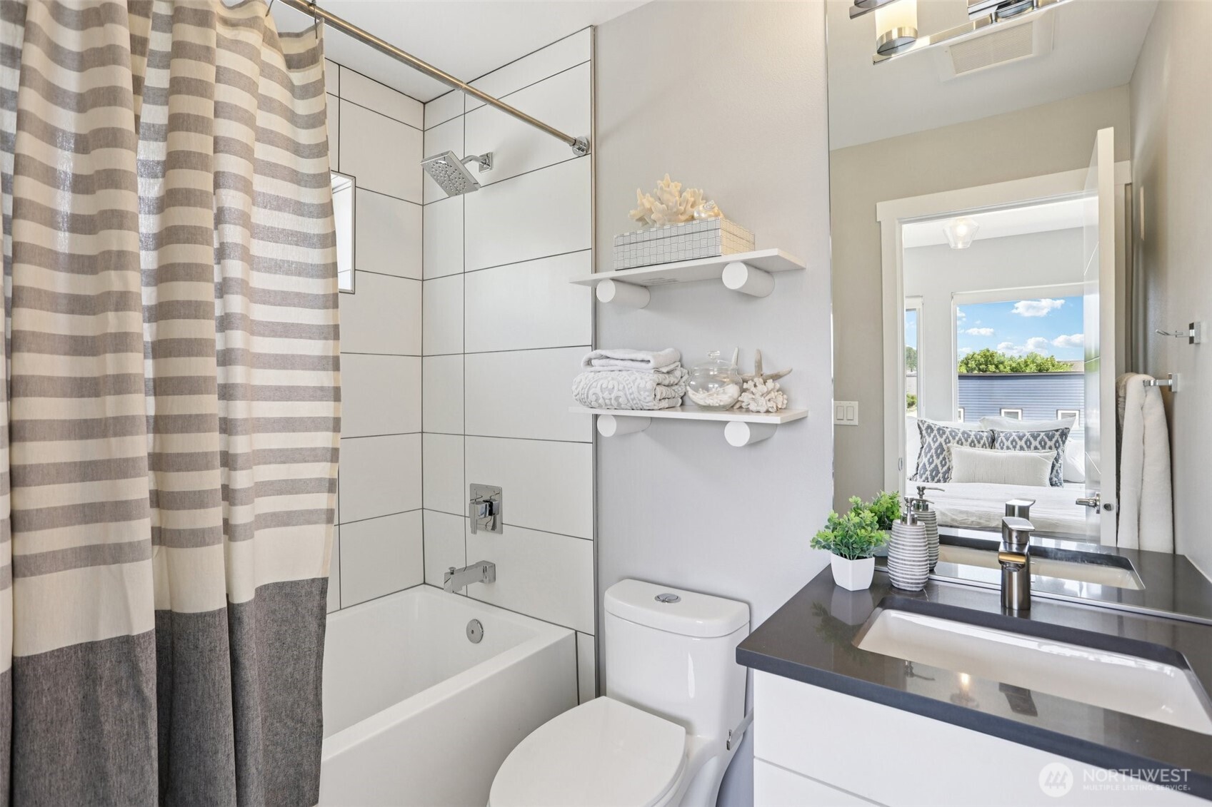 5017 Delridge Way SW Unit: A