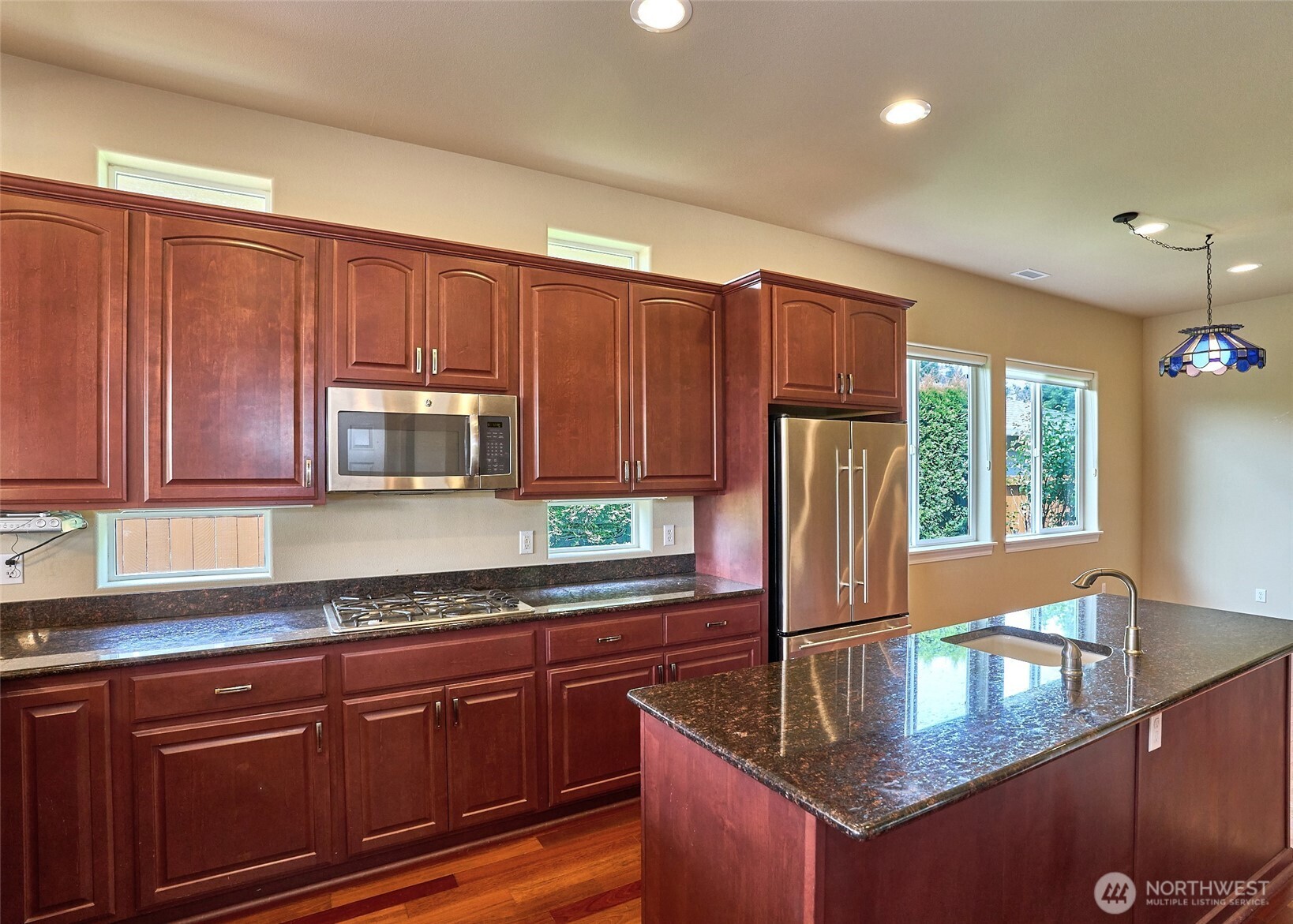 8025 Columbia Way NE