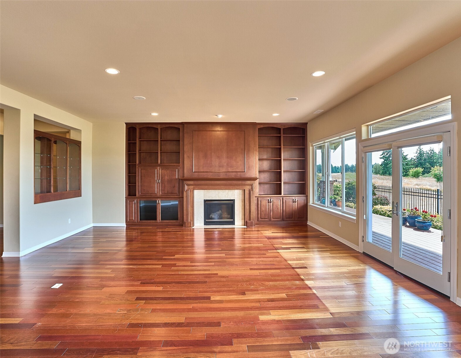 8025 Columbia Way NE