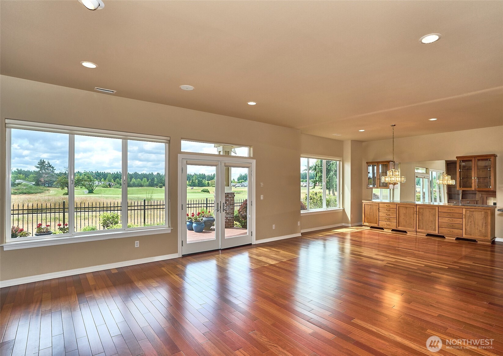 8025 Columbia Way NE