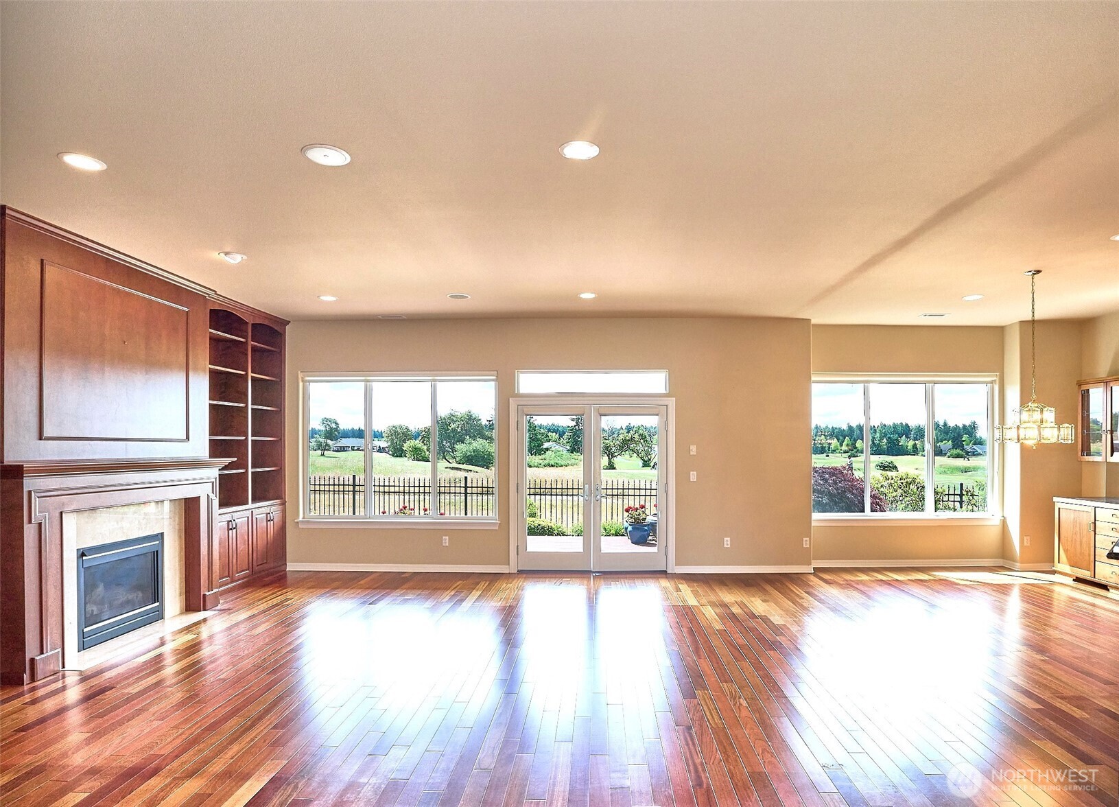 8025 Columbia Way NE