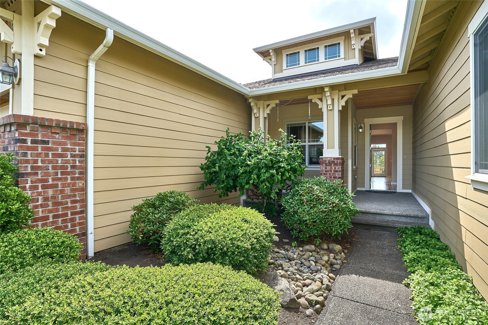 8025 Columbia Way NE