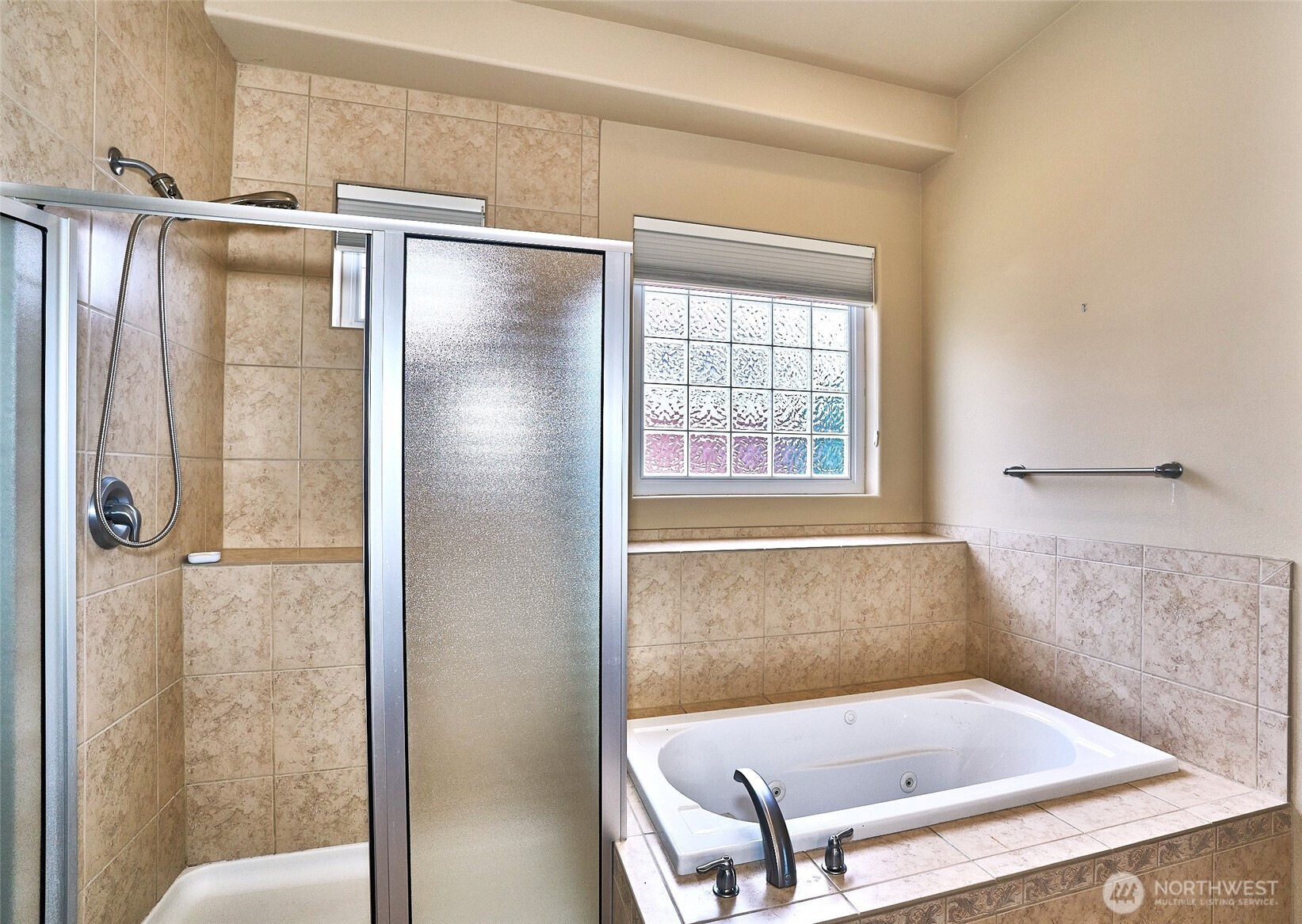 8025 Columbia Way NE