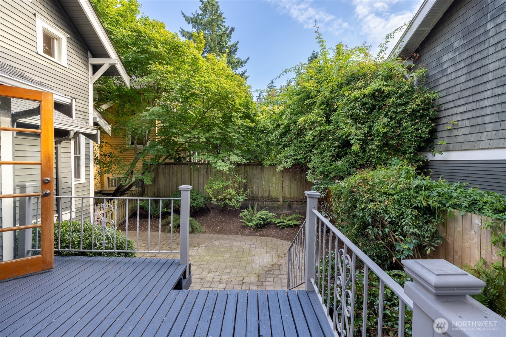 2555 Queen Anne Avenue N