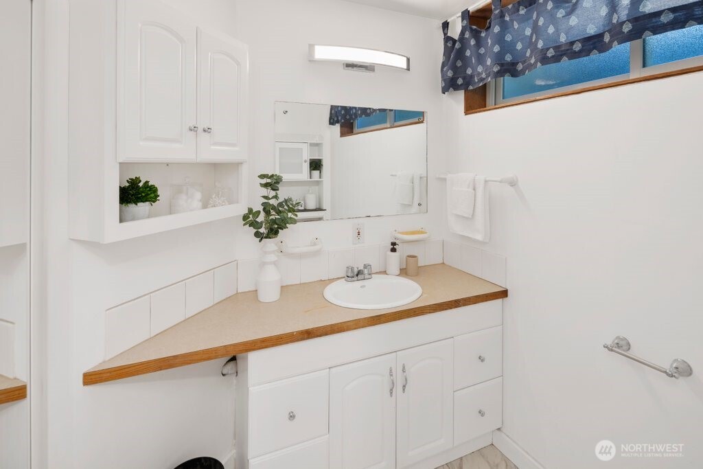 11811 33rd Avenue NE