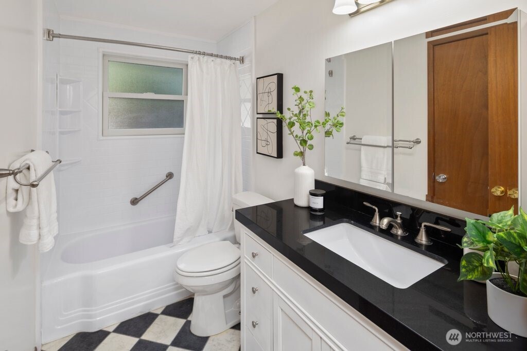 11811 33rd Avenue NE