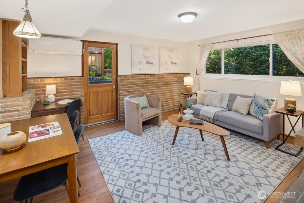 11811 33rd Avenue NE