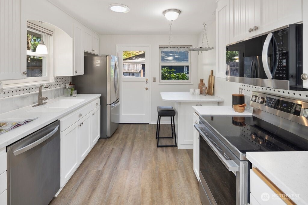 11811 33rd Avenue NE