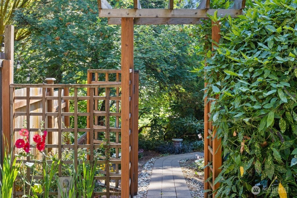 11811 33rd Avenue NE