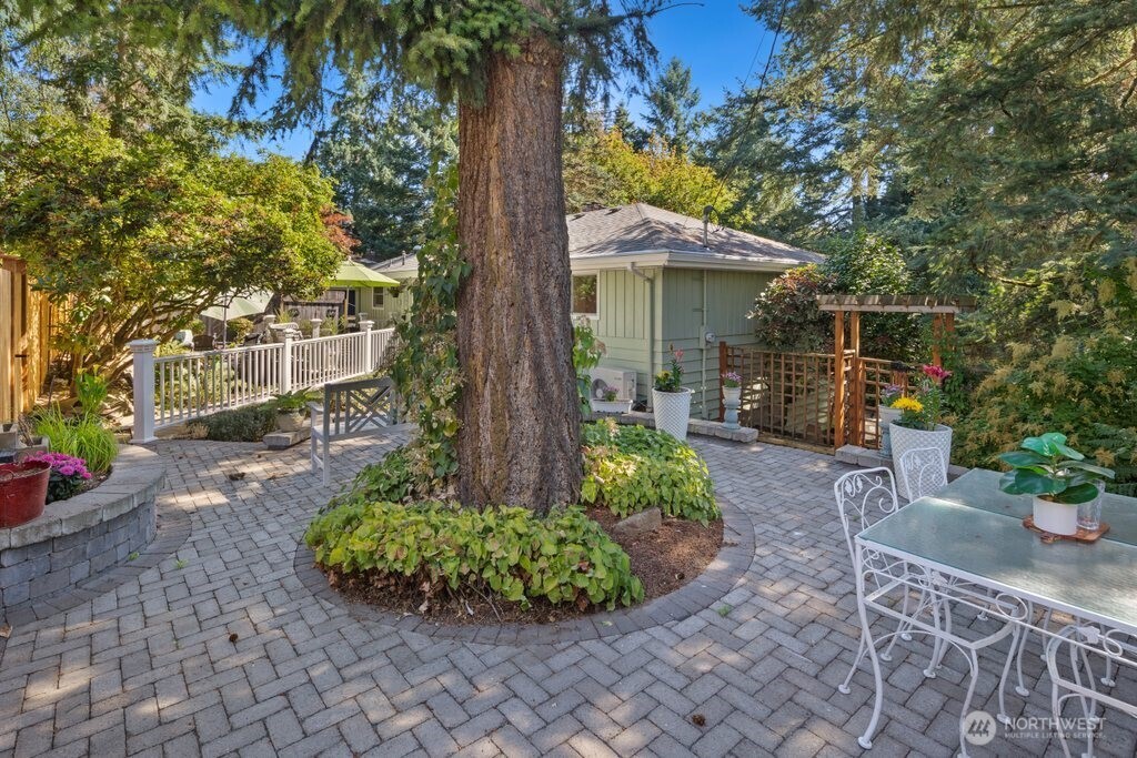 11811 33rd Avenue NE